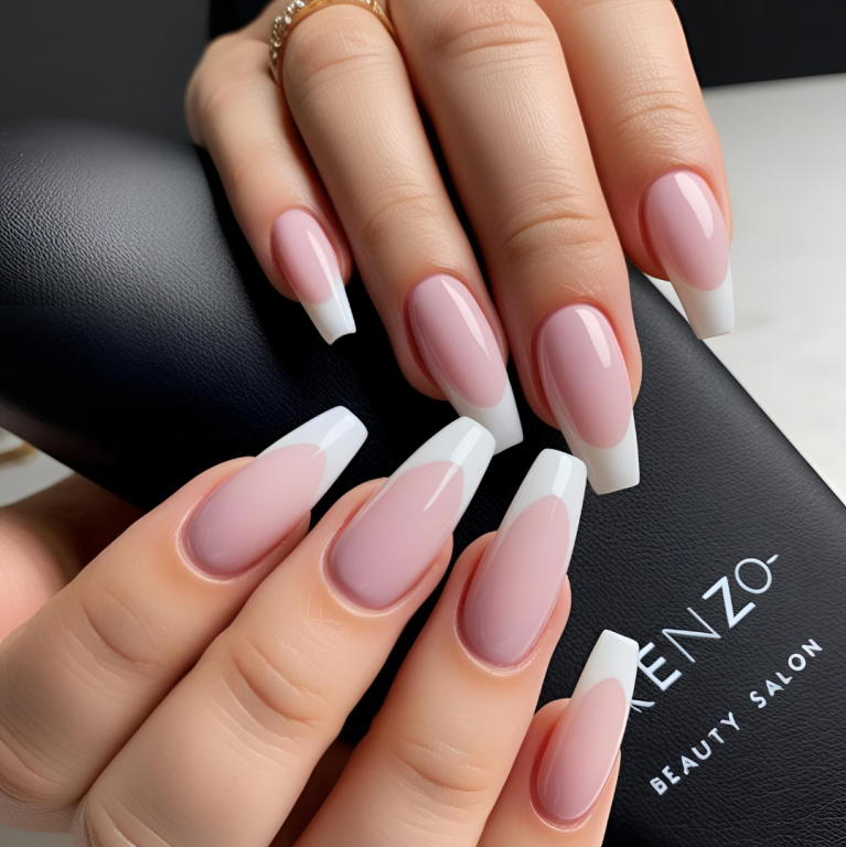 Extensions en Gel pour Ongles Courts – Élégance et Durabilité en Version Compacte !